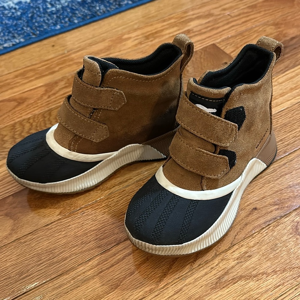 Sorel KIDS boots. SIZE 13. Tan and black
